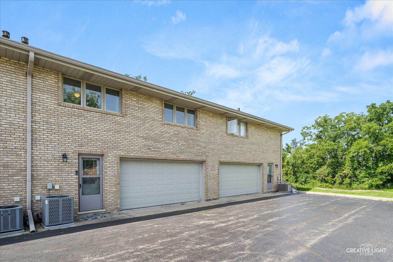 Woodland Dr, Darien, IL 60561