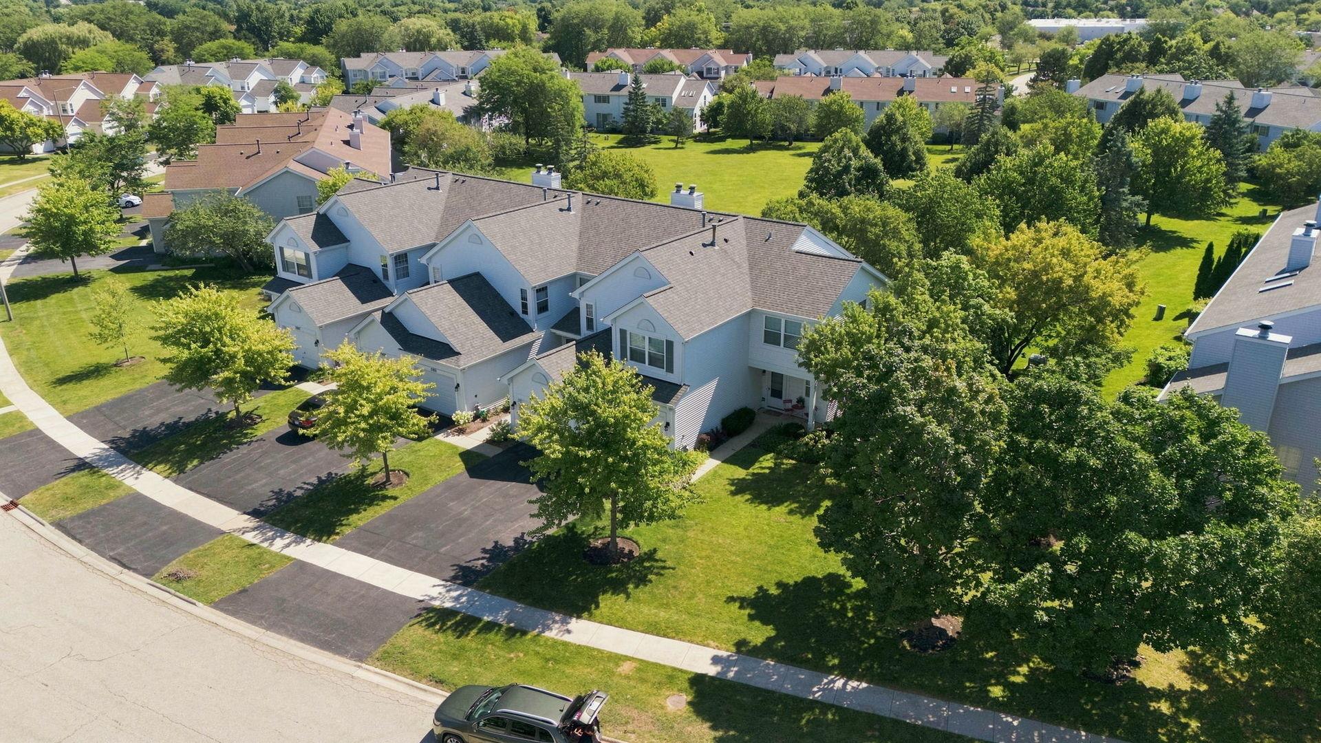 W Braewick Rd, Gurnee, IL 60031