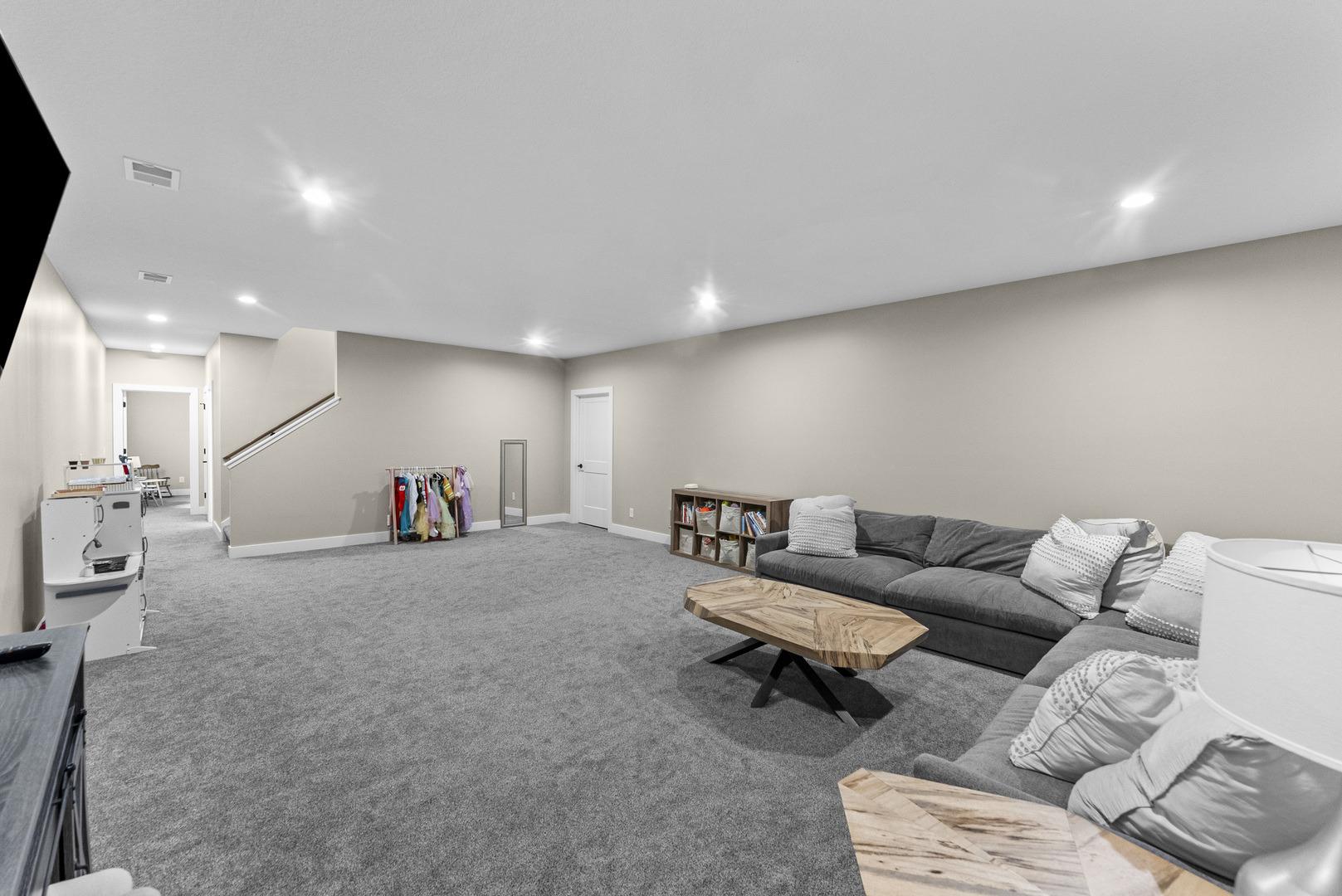 Alvie Ln, Bettendorf, IA 52722