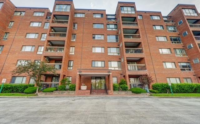 Naples Ct, Glenview, IL 60025
