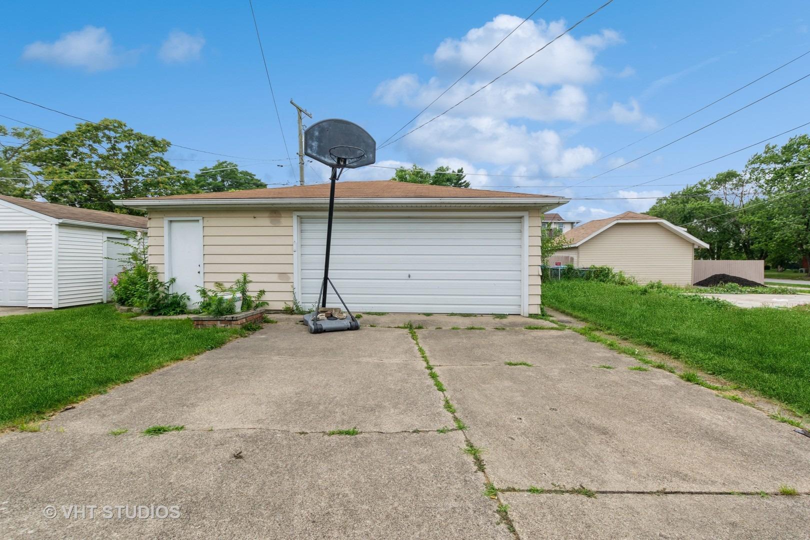 Price Ave, Calumet City, IL 60409