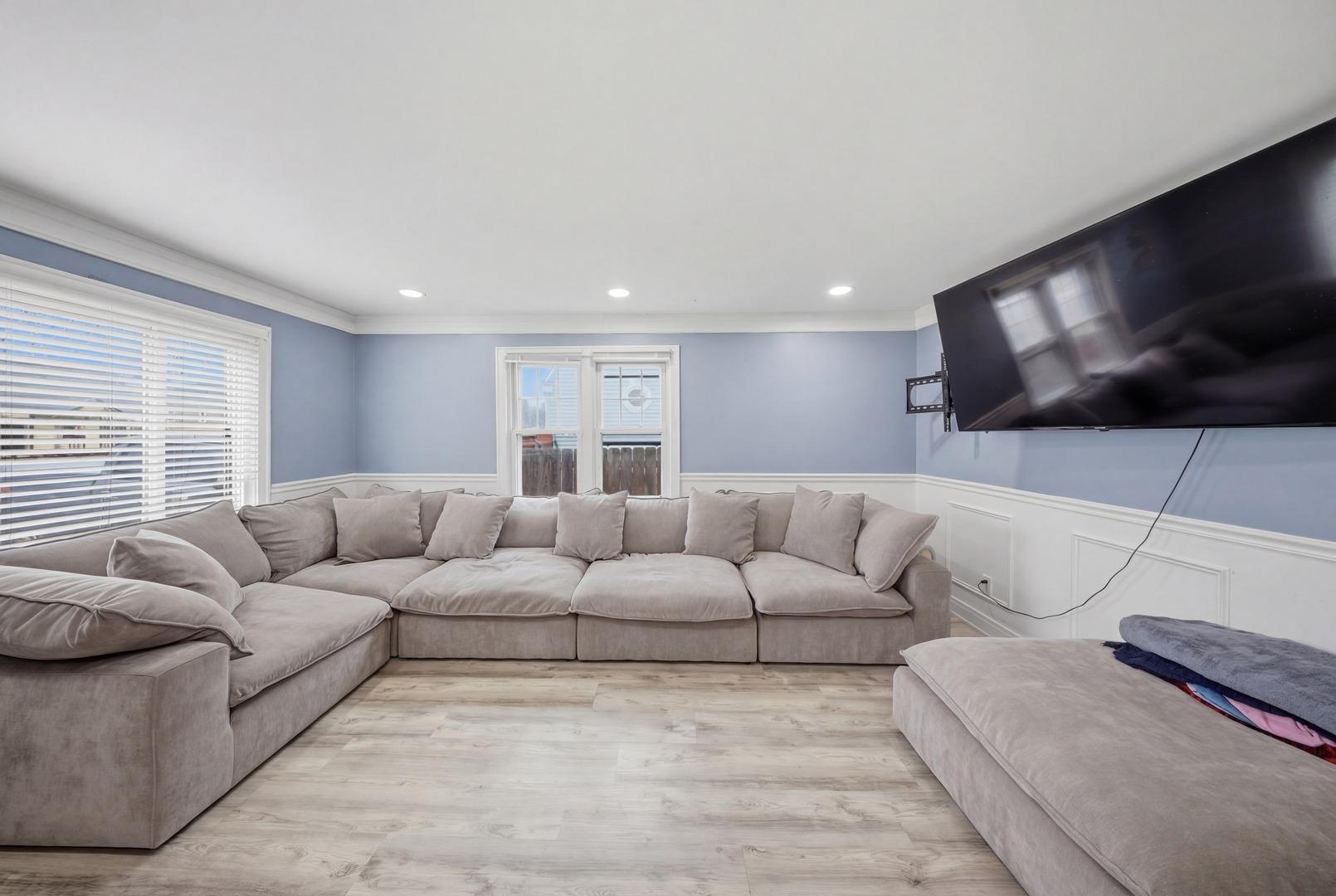 Landen Dr, Melrose Park, IL 60164