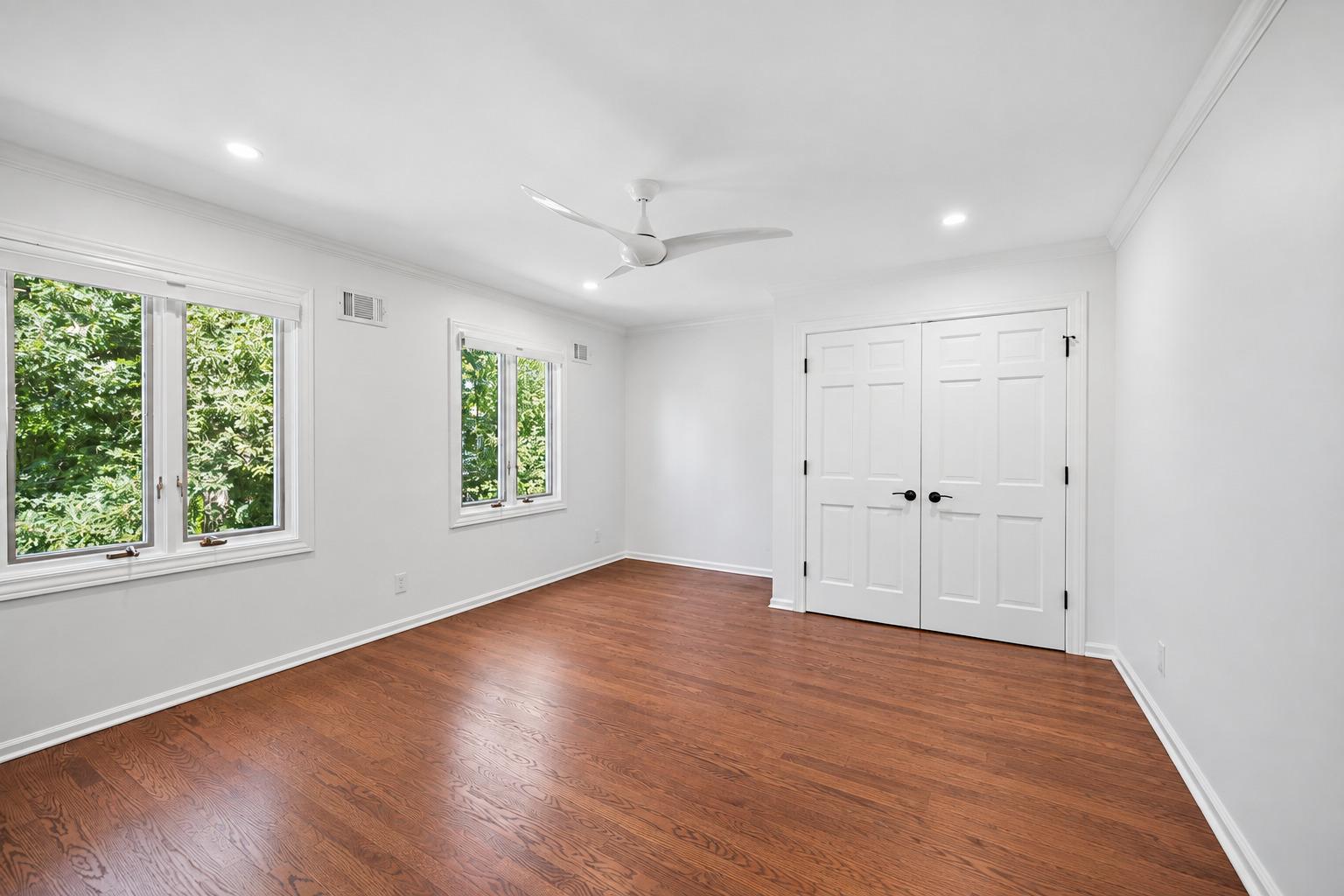 De Tamble Ave, Highland Park, IL 60035