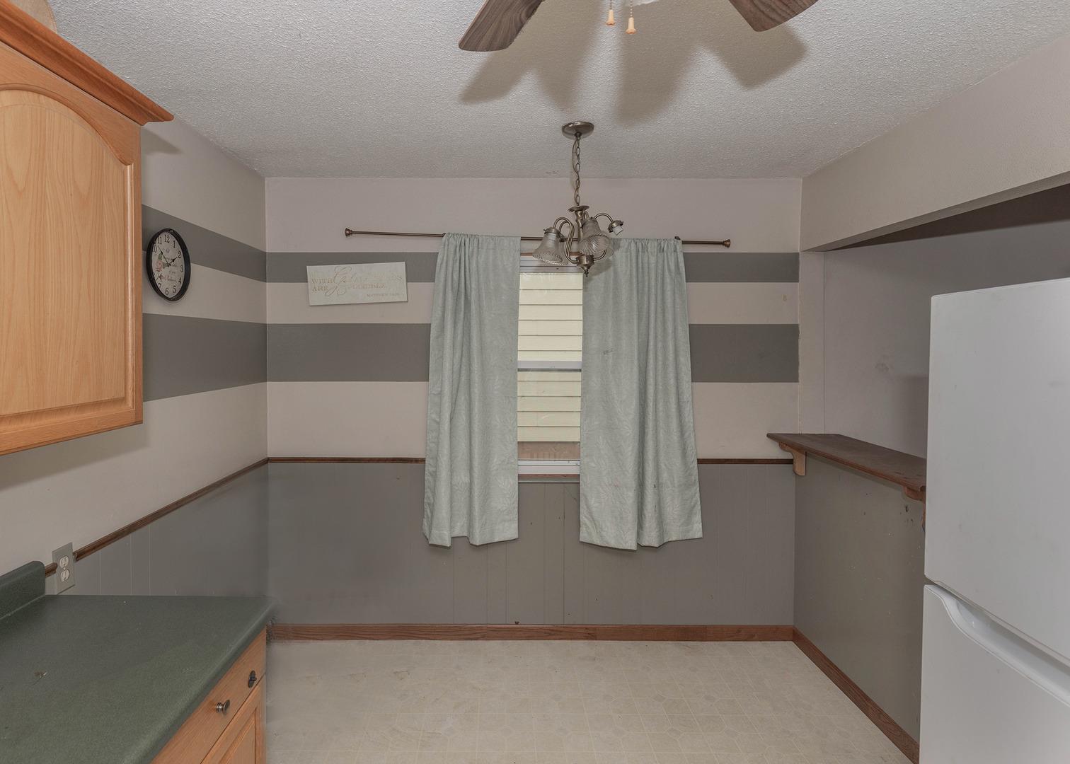W 58th St, Davenport, IA 52806