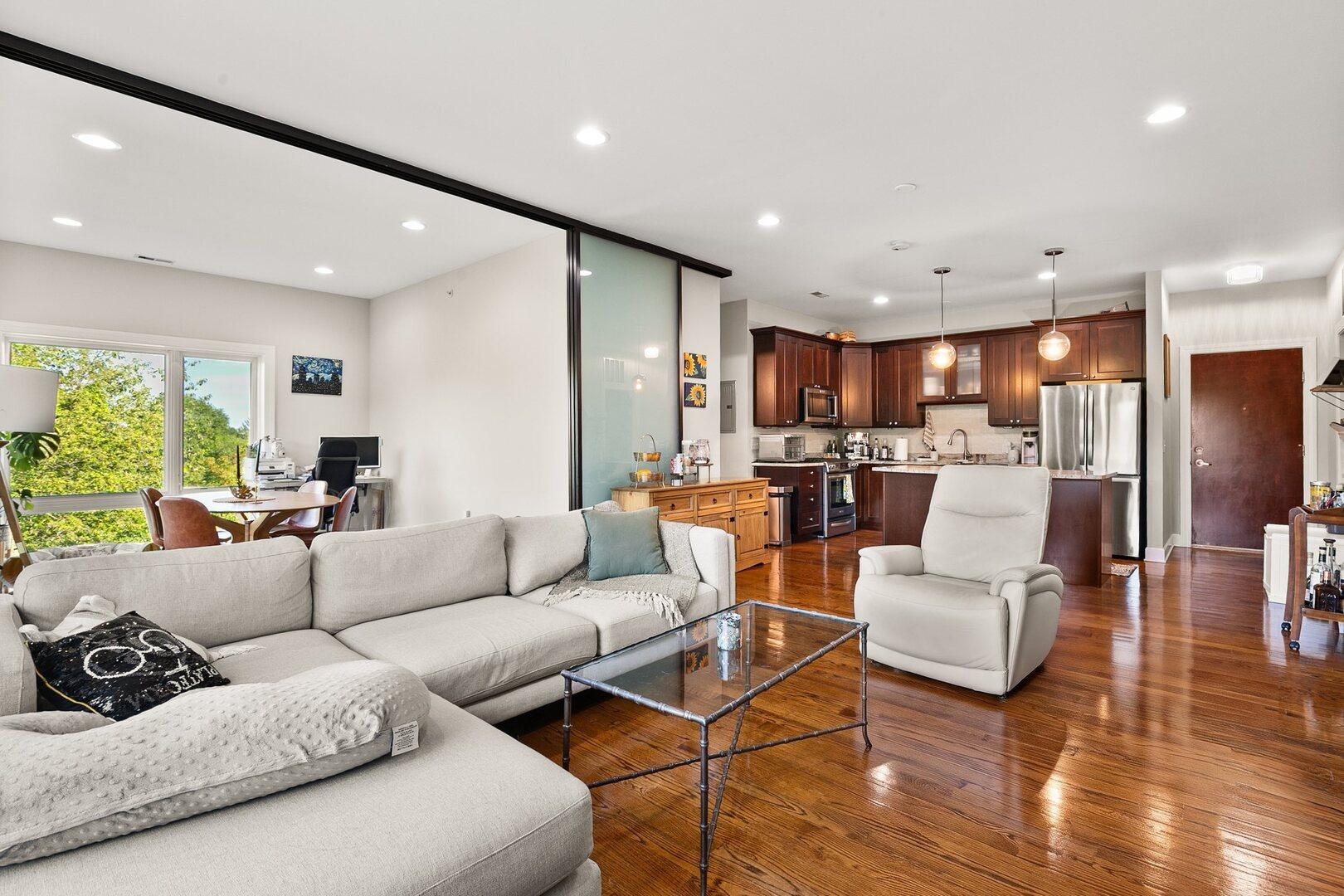 Custer Ave, Evanston, IL 60202