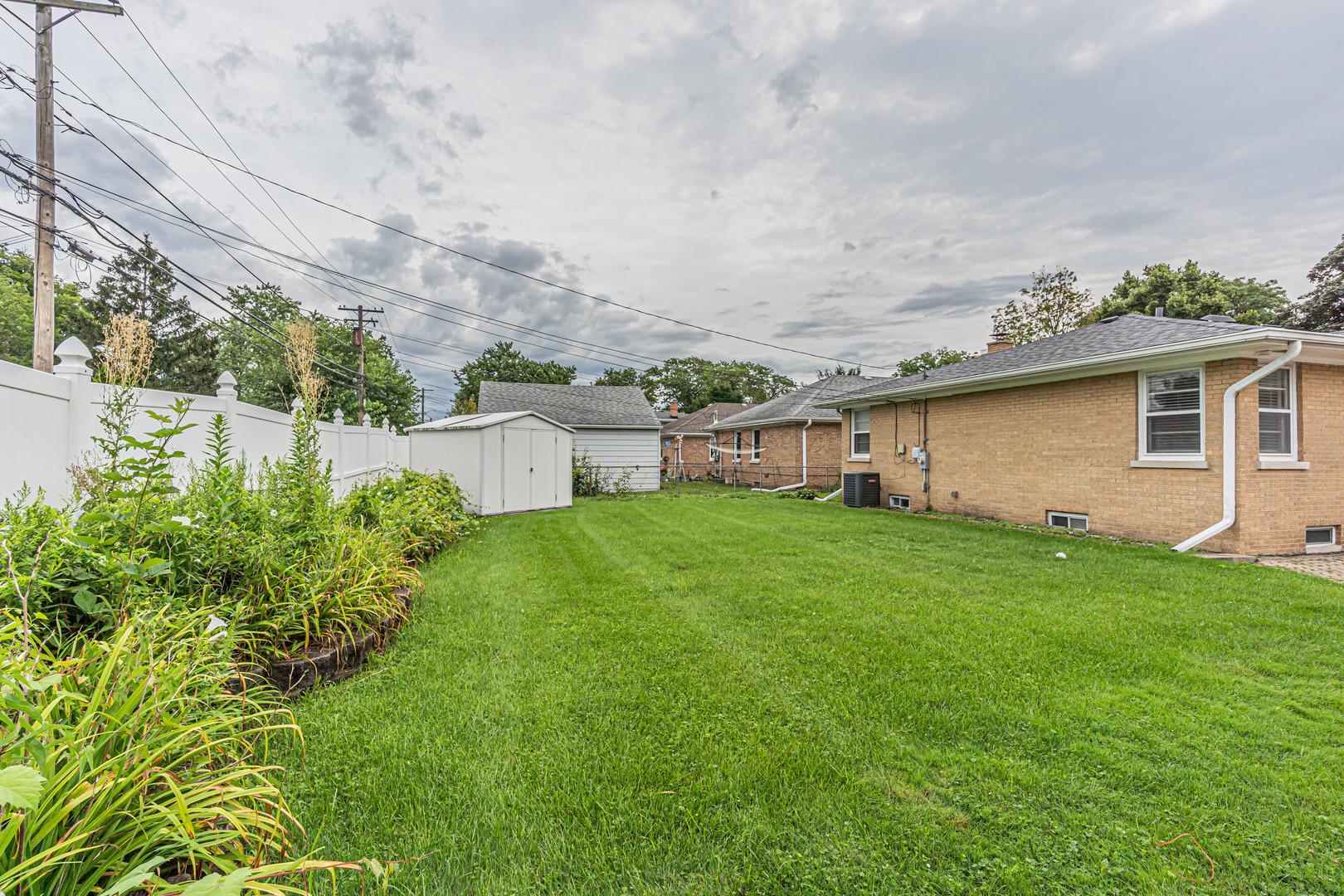 Dobson St, Skokie, IL 60077