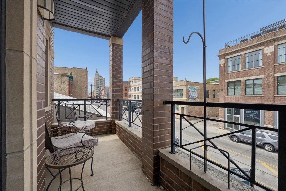 W North Ave, Chicago, IL 60622