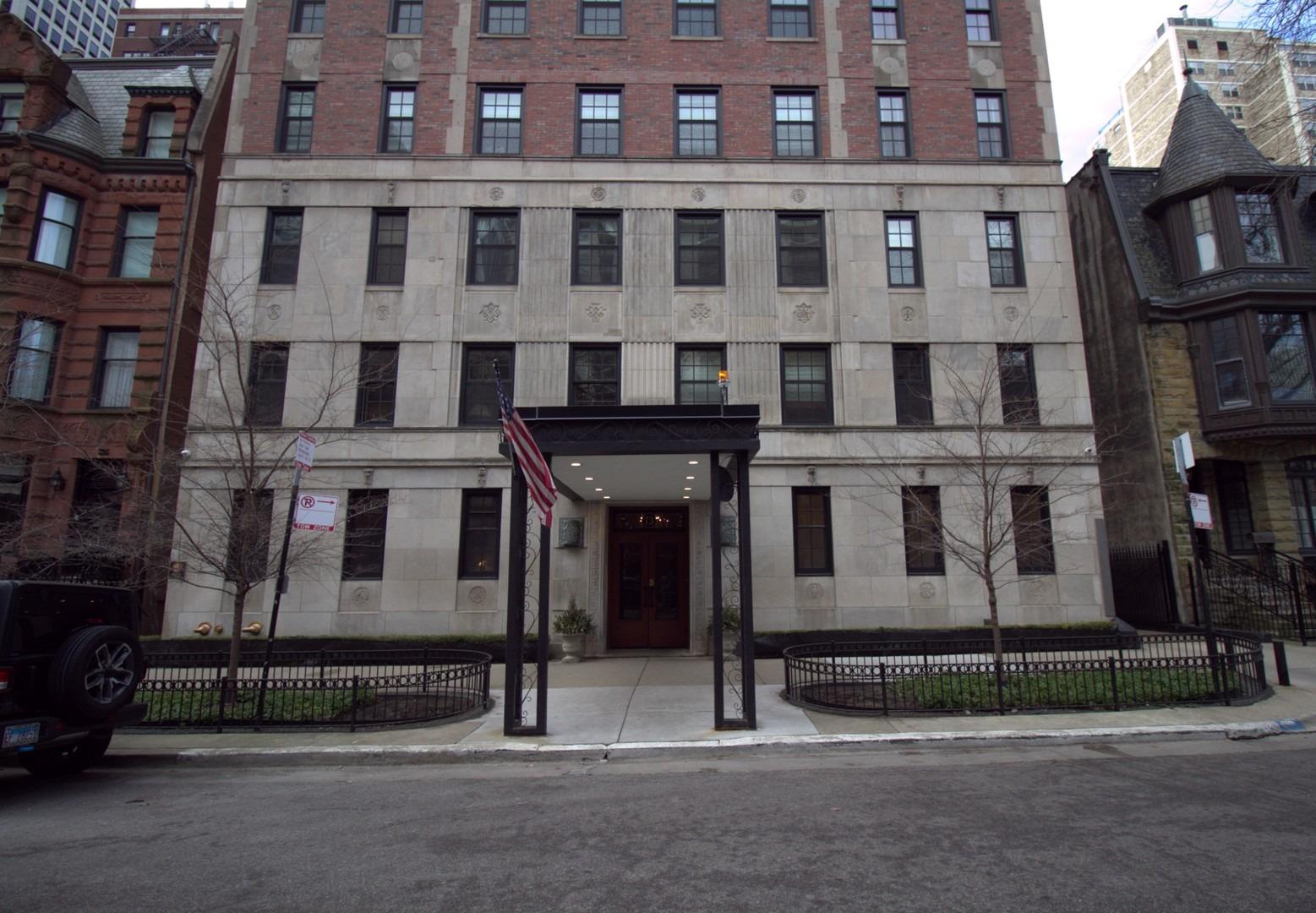 E Elm St, Chicago, IL 60611