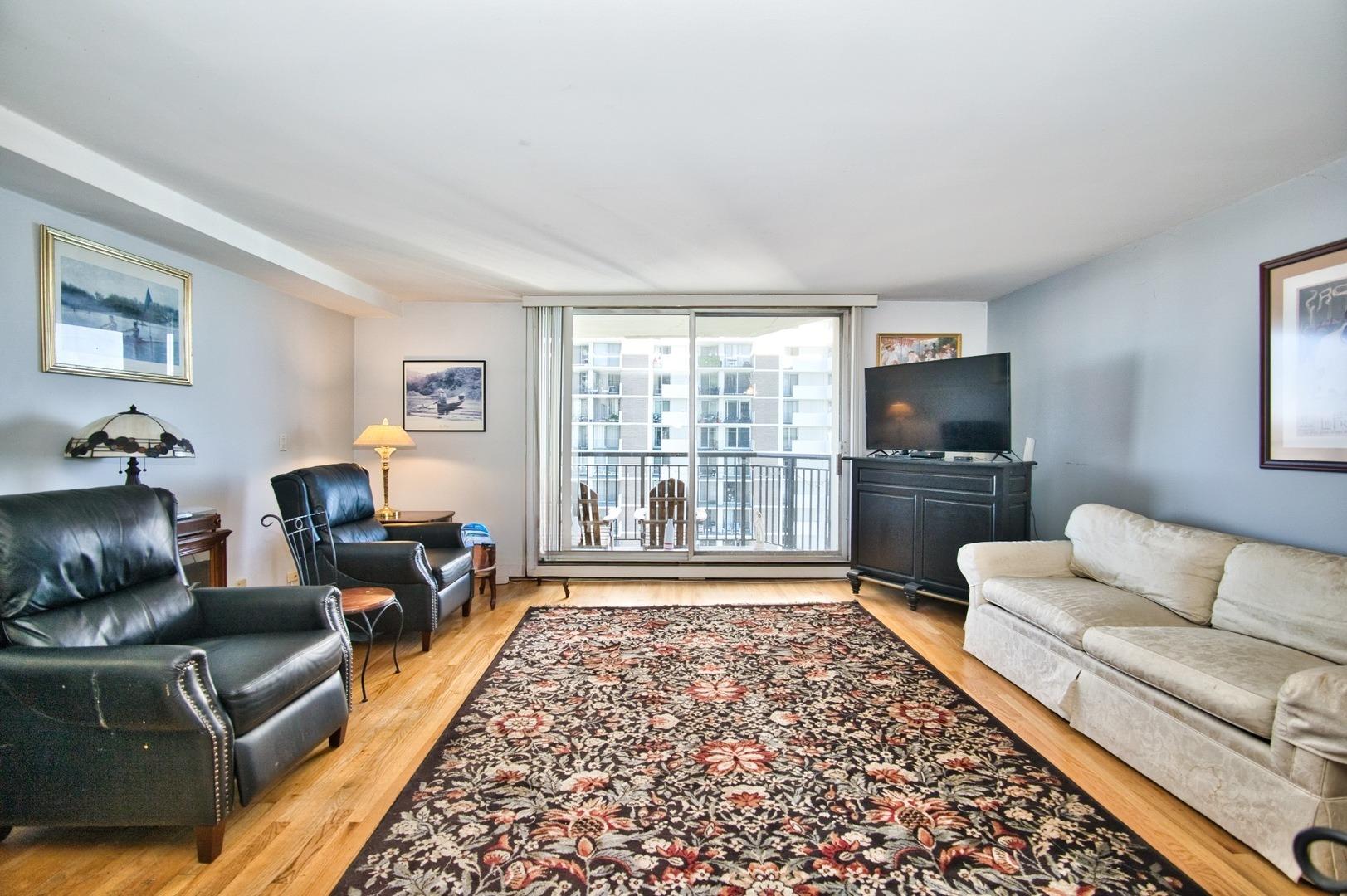 N Sheridan Rd, Chicago, IL 60660