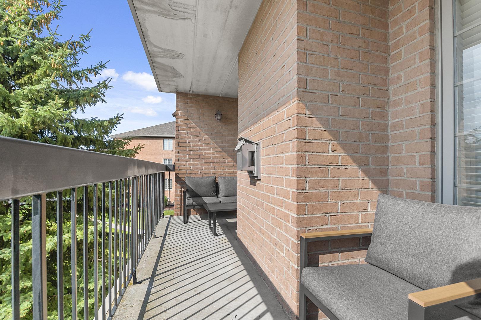 S Pointe Dr, Tinley Park, IL 60477