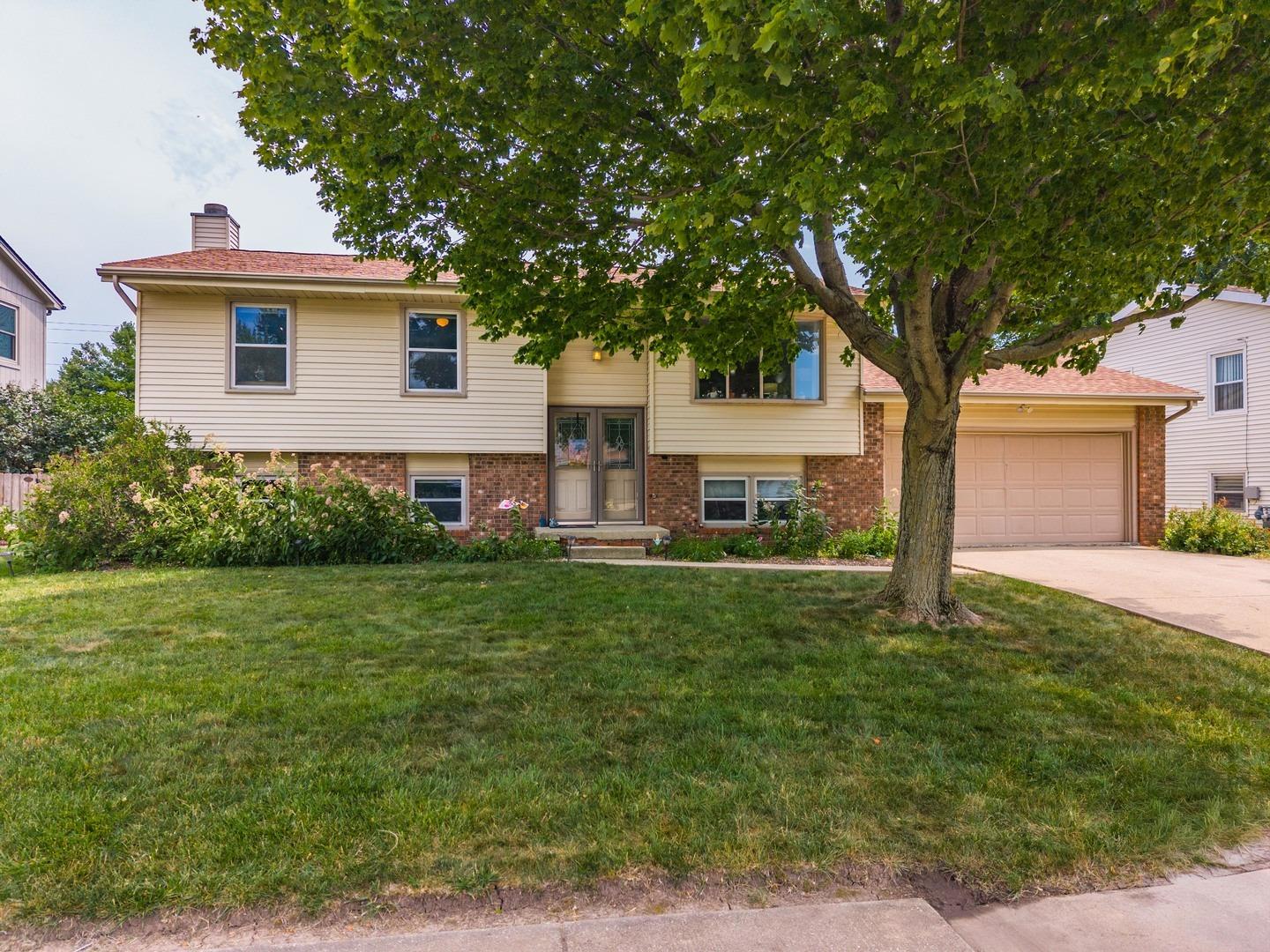 S Evergreen Ln, Bloomington, IL 61704