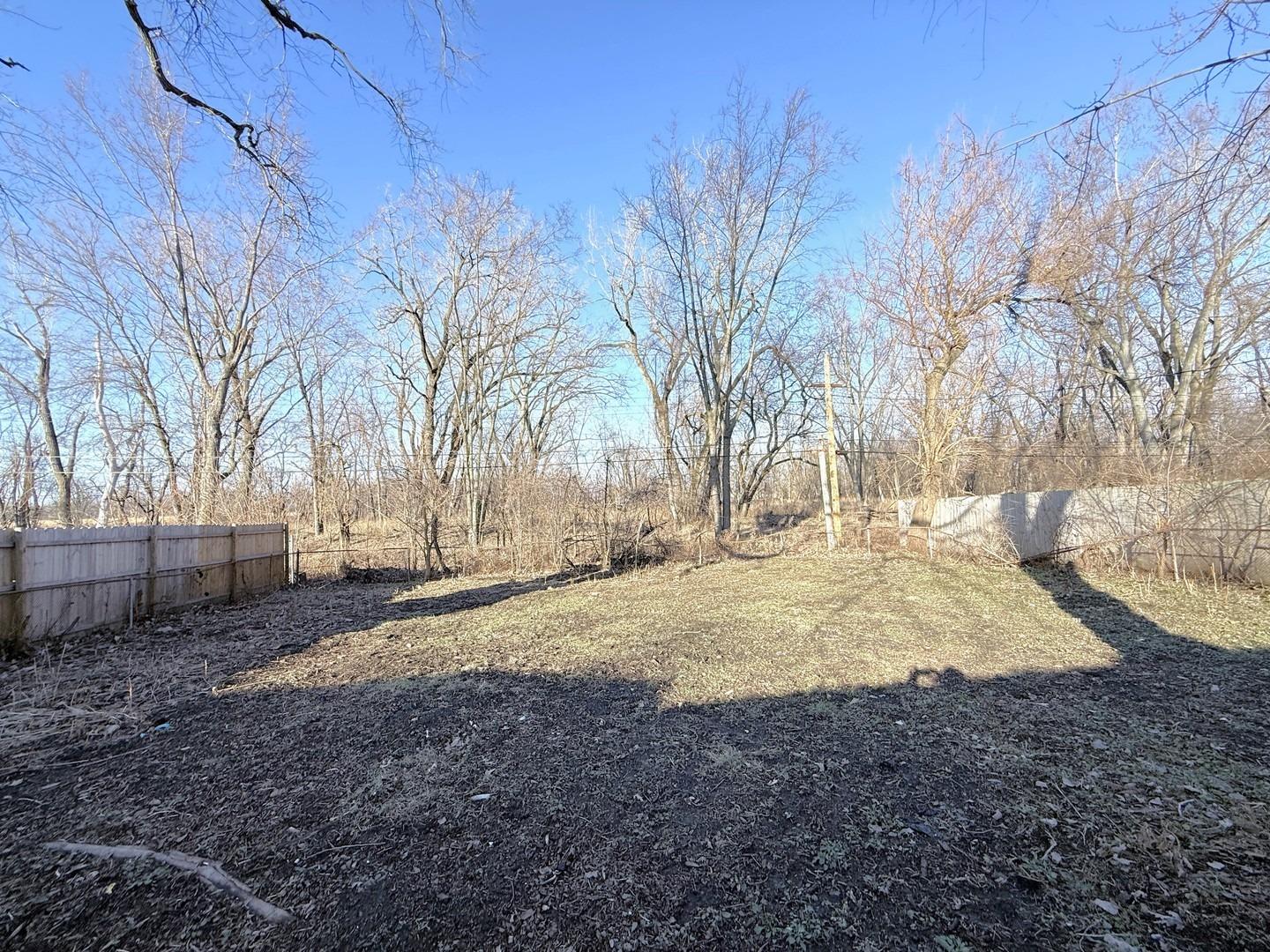 Roesner Dr, Markham, IL 60428