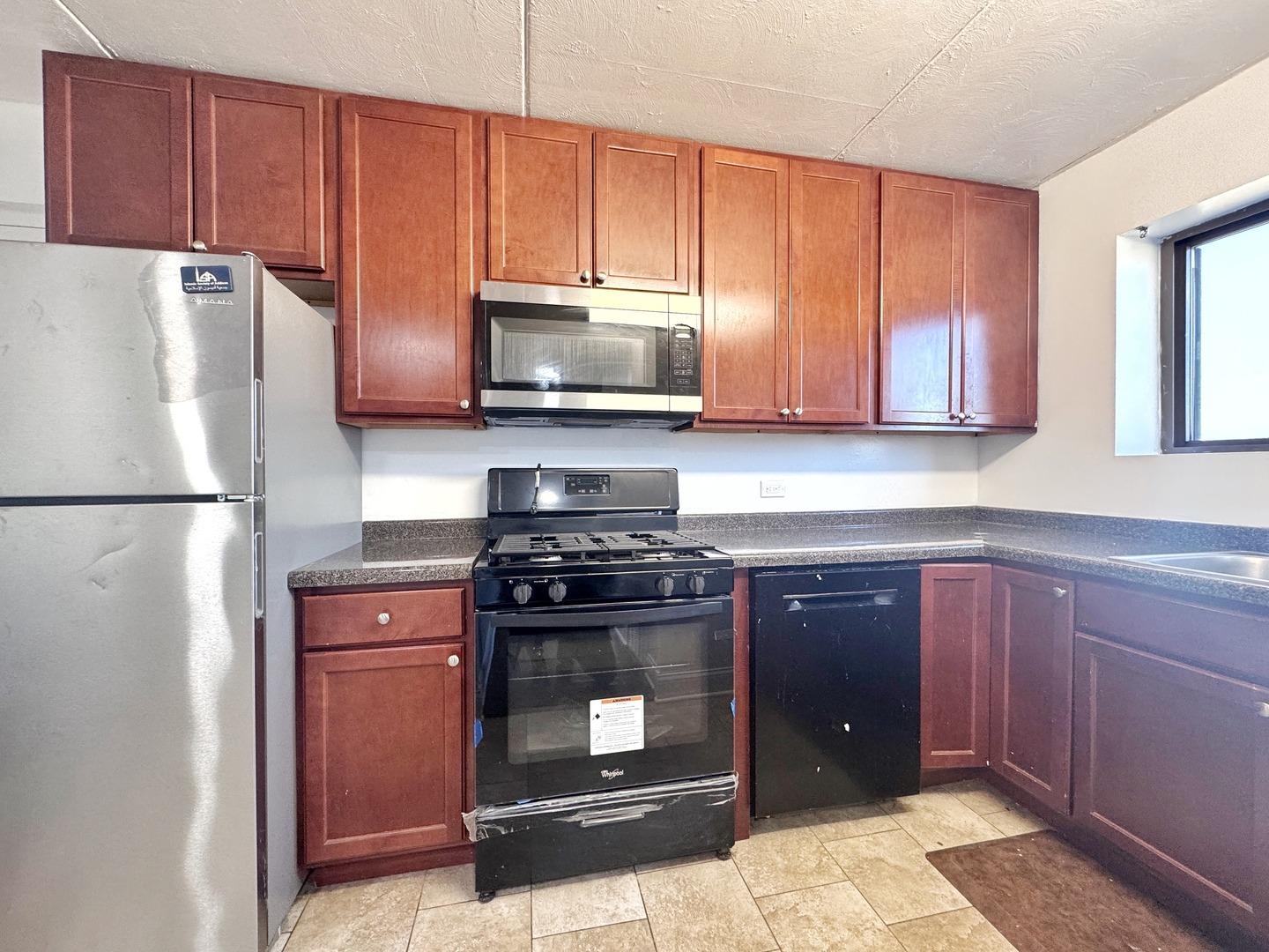 N Swift Rd, Addison, IL 60101