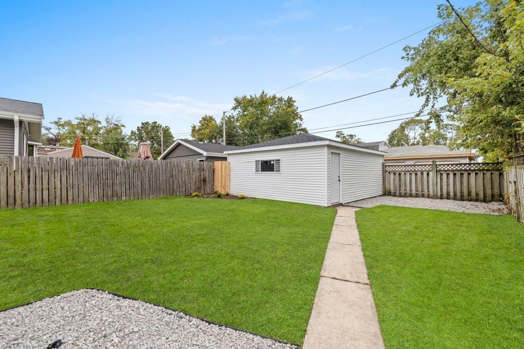 Roy St, Lansing, IL 60438