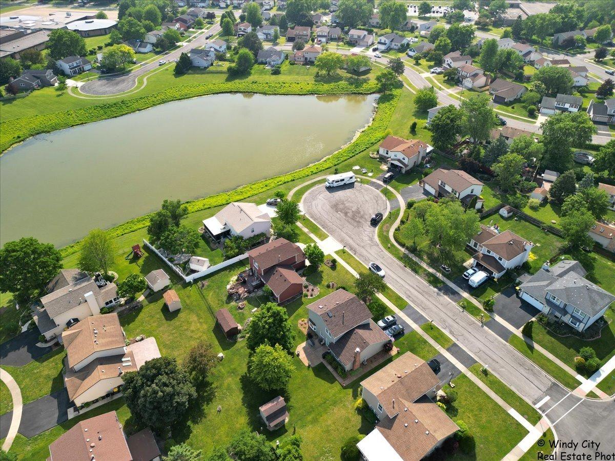 Woodcrest Ct, Carol Stream, IL 60188