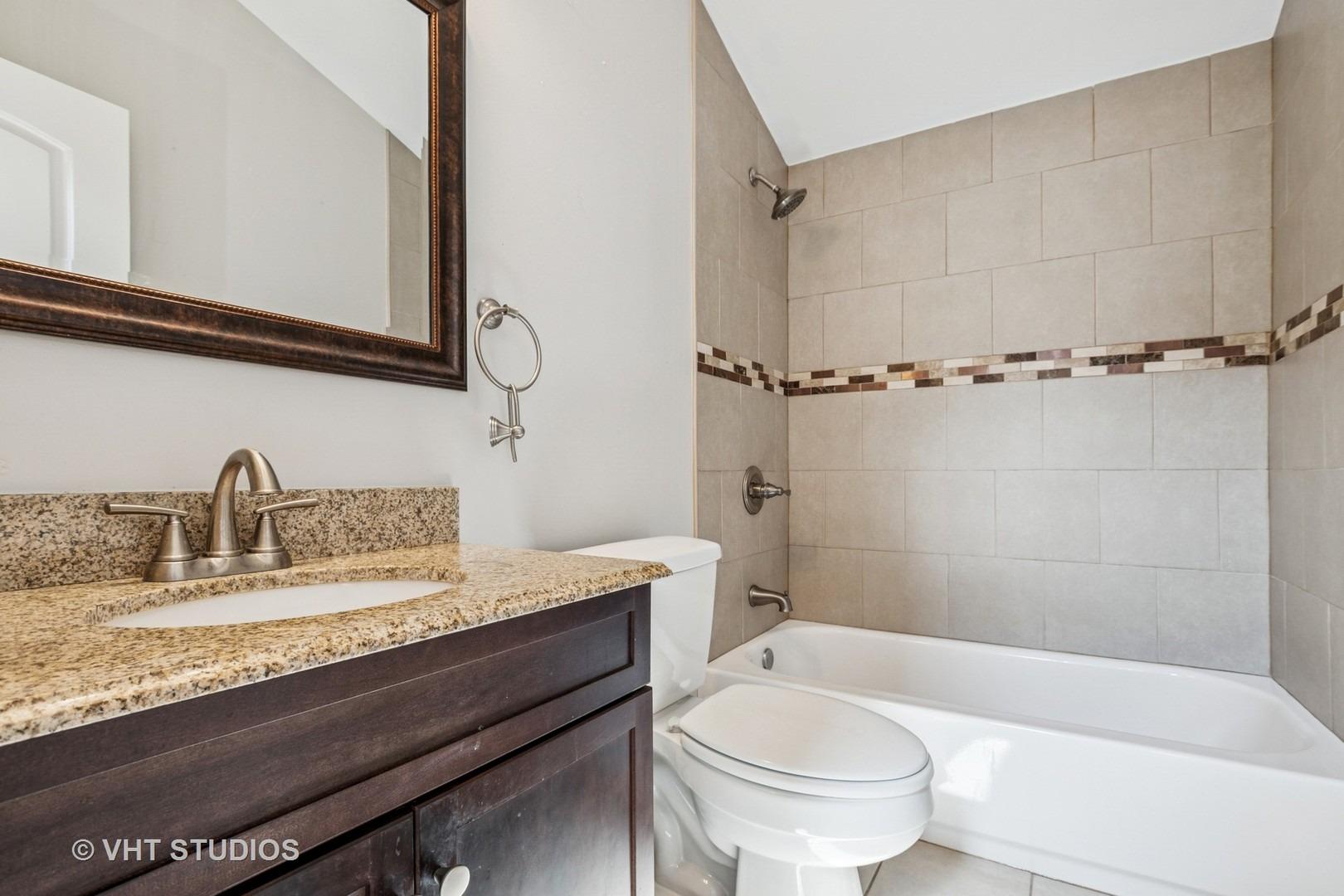 W George St, Chicago, IL 60641