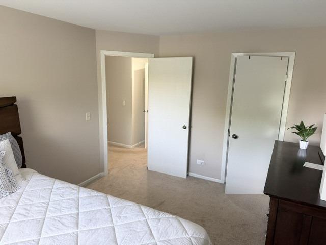 Raymond Dr, Naperville, IL 60563
