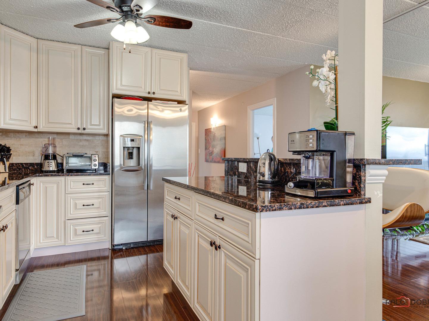 W Terrace Dr, Niles, IL 60714