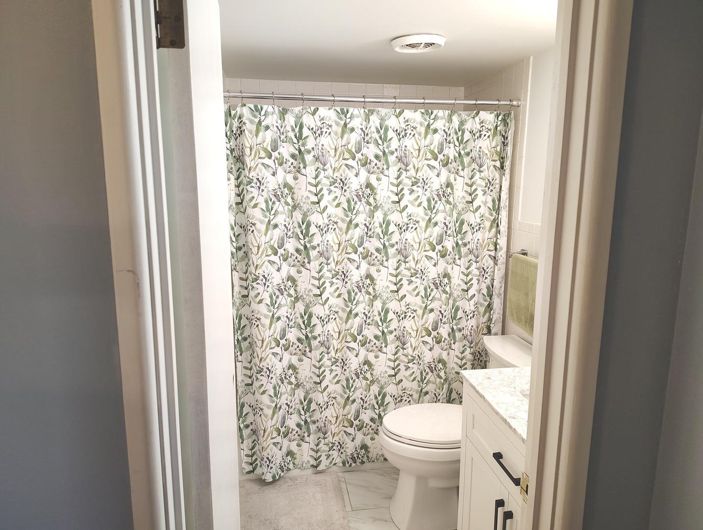 Woodglen Ln, Downers Grove, IL 60516
