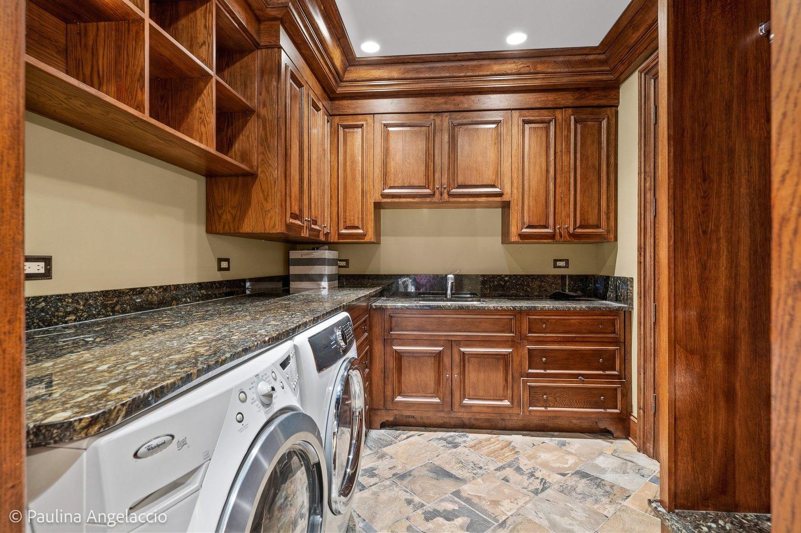 Goose Lake Dr, Barrington, IL 60010