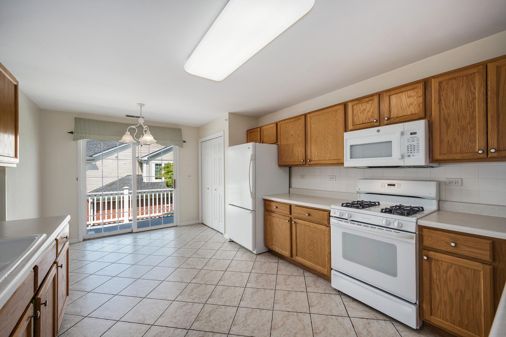 Lincoln Ave, Skokie, IL 60076