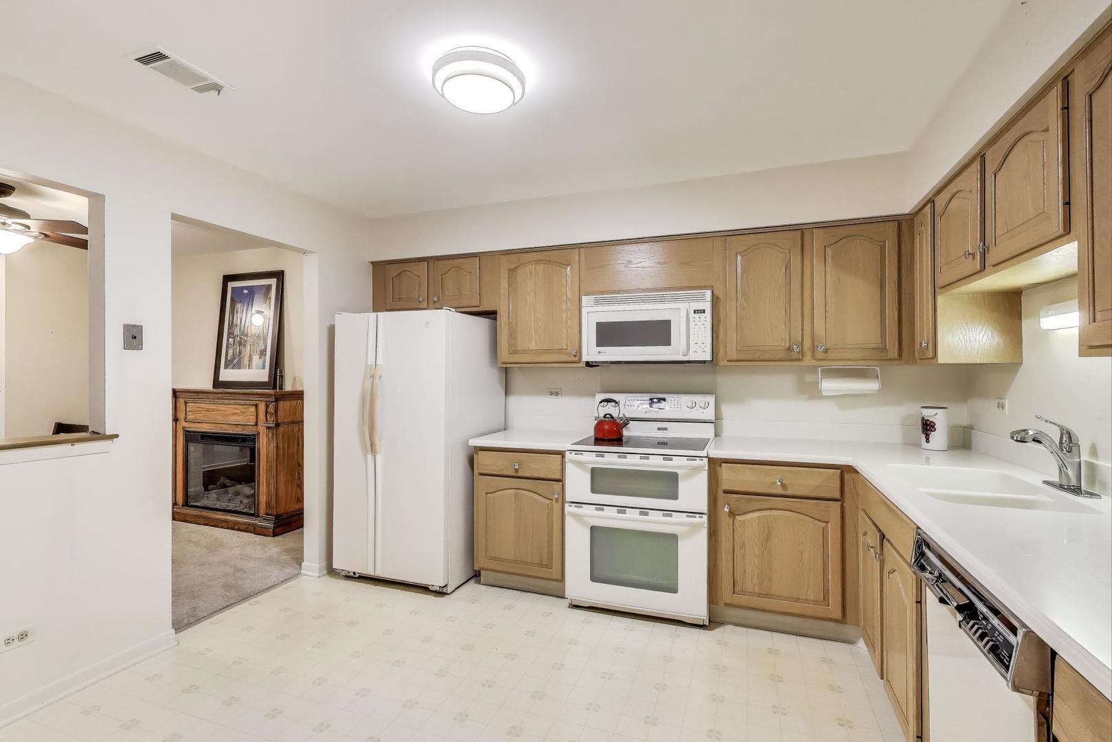 Nantucket Dr, Darien, IL 60561