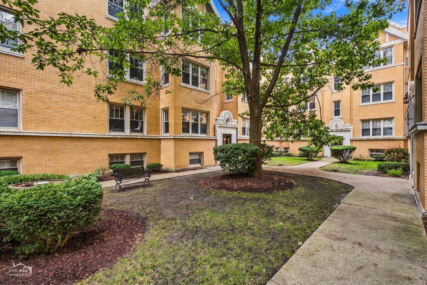 W Palmer Blvd, Chicago, IL 60647