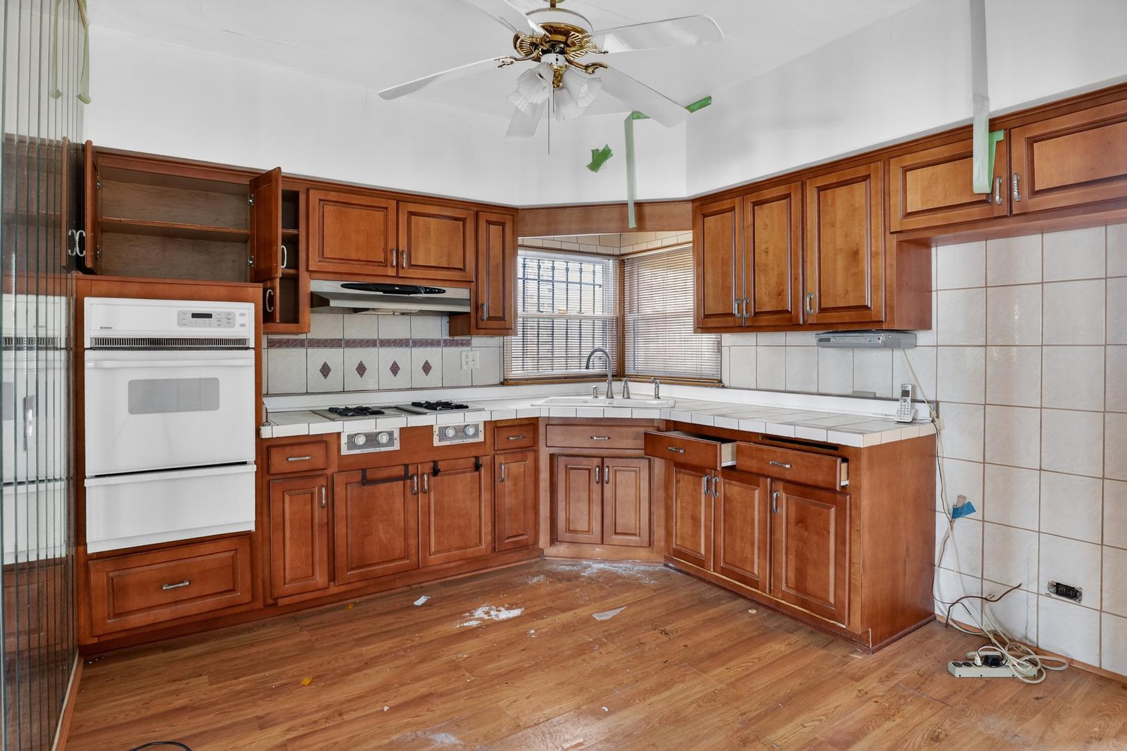 S Essex Ave, Chicago, IL 60617