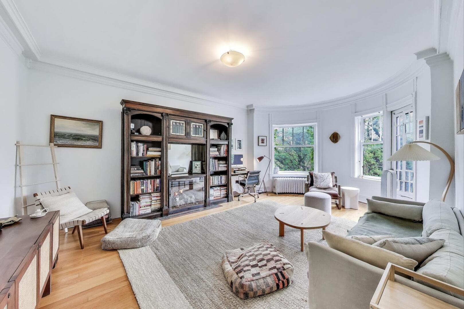 E Hyde Park Blvd # 3, Chicago, IL 60637