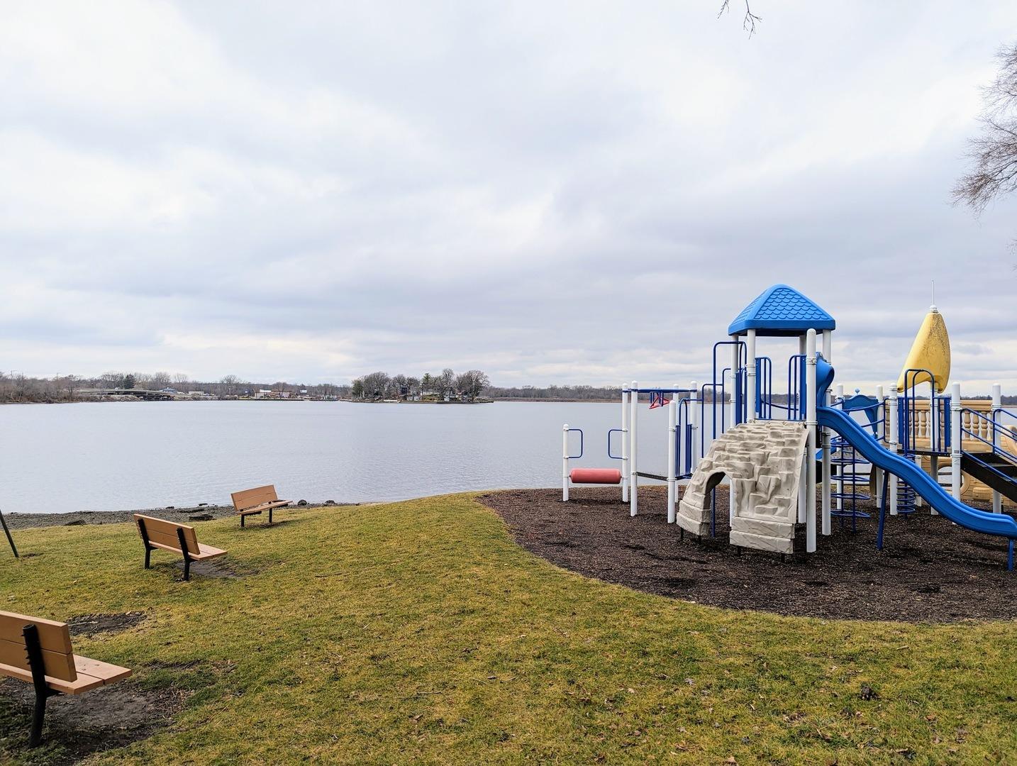 Glen Ave, Fox Lake, IL 60020