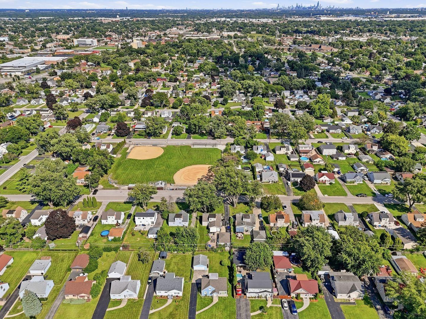 N Roy Ave, Northlake, IL 60164