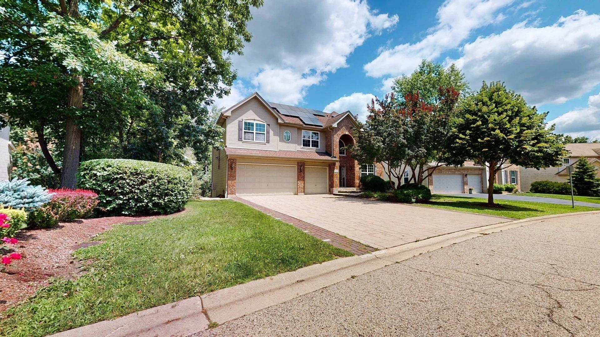 Brentwood Dr, Hoffman Estates, IL 60192