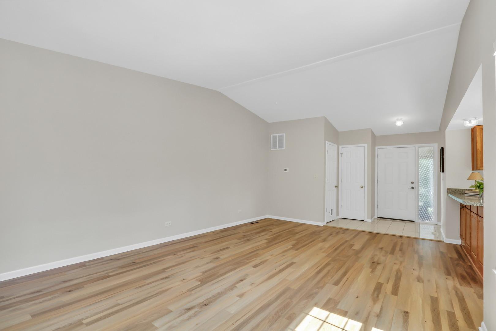Chase Ct, Gurnee, IL 60031