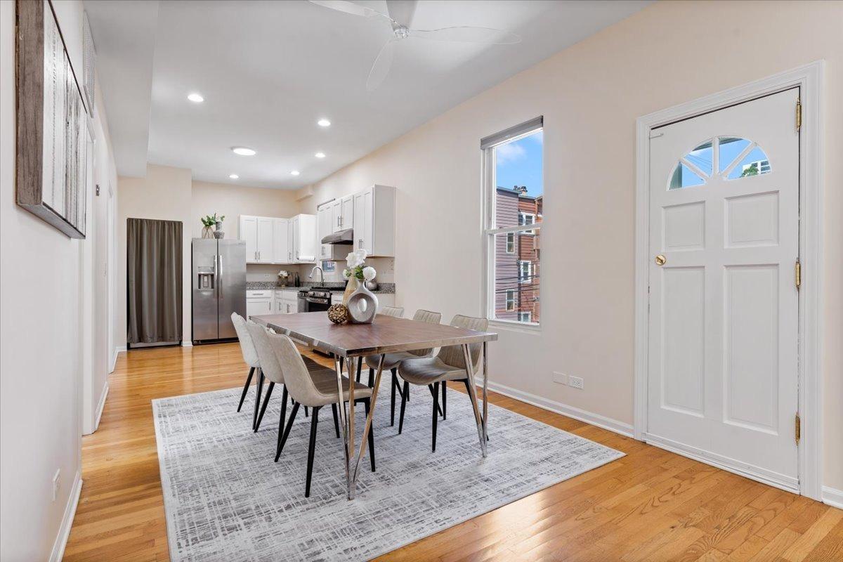 W Briar Pl, Chicago, IL 60657