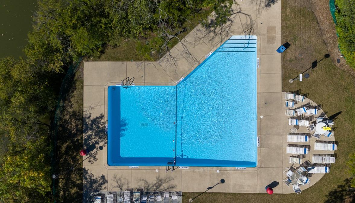 E Lake Dr, Lisle, IL 60532