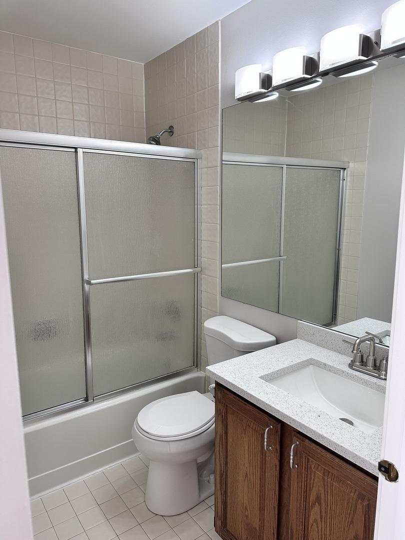 Golfview Dr, Glendale Heights, IL 60139