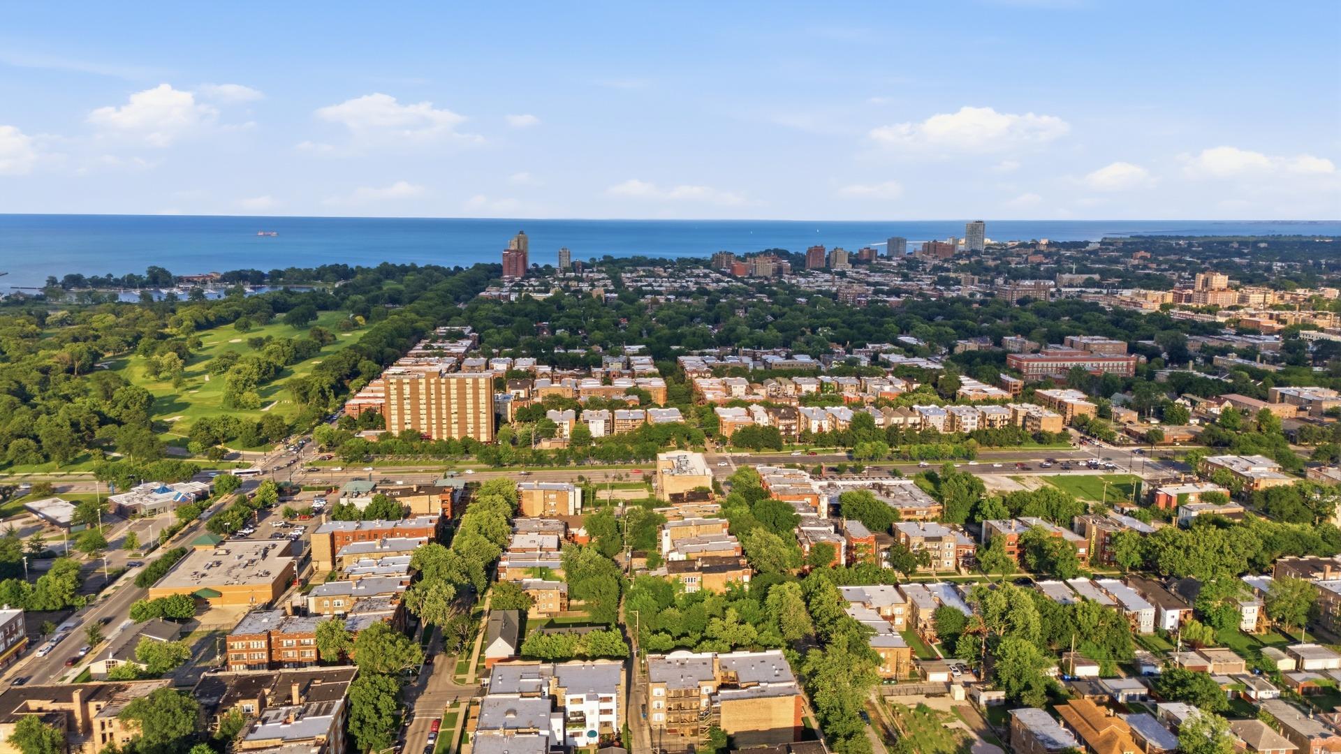 E 68th St, Chicago, IL 60637