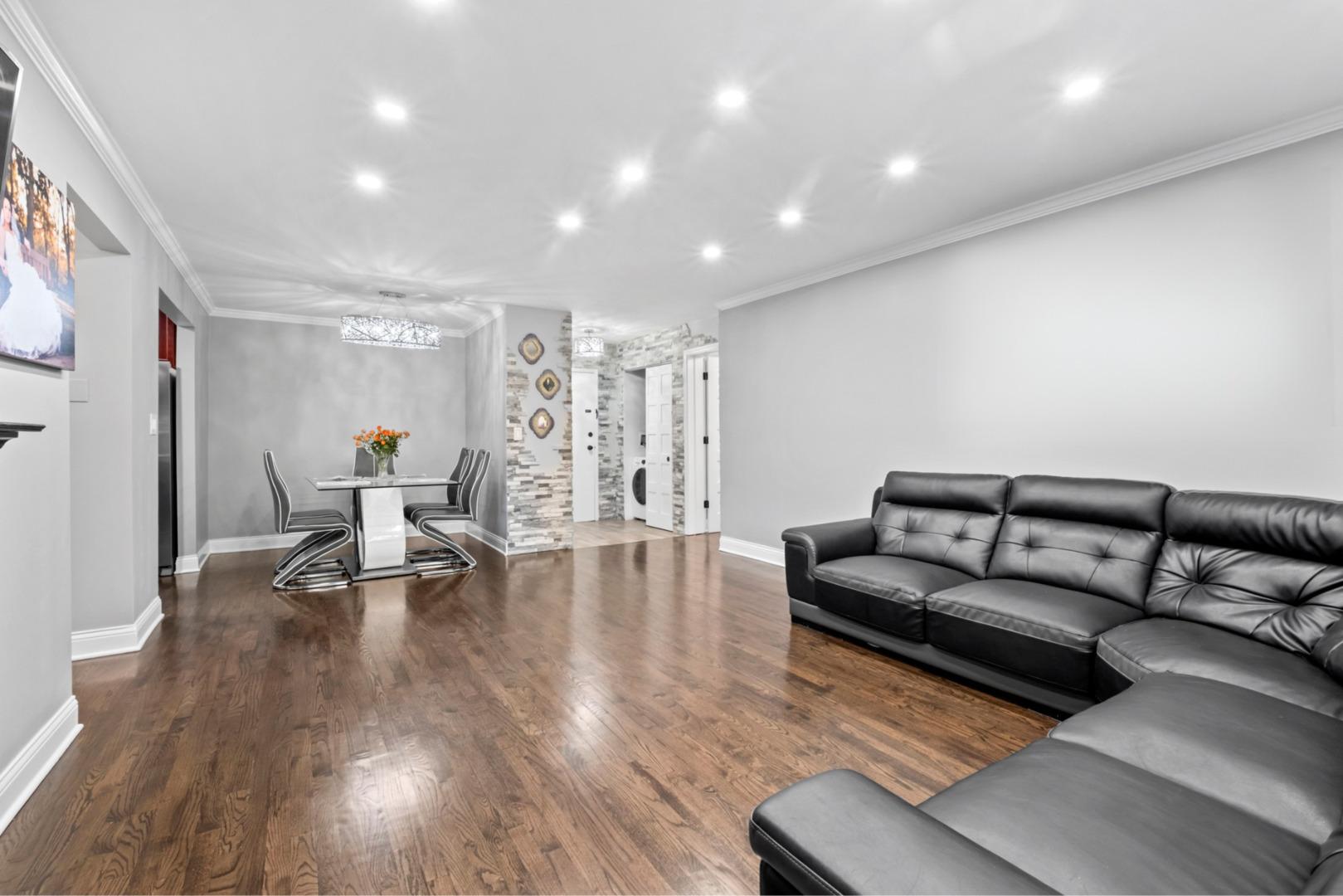 Astor Ln, Rolling Meadows, IL 60008