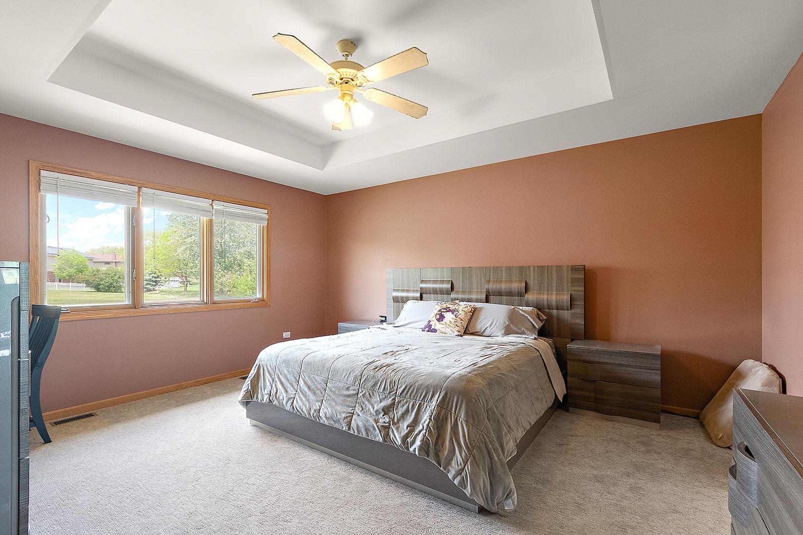 Monaghan Dr, Tinley Park, IL 60487