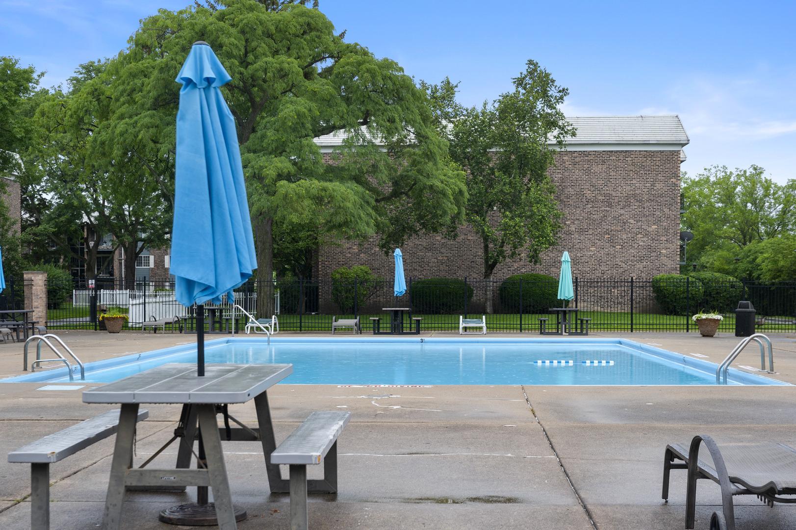 N Windsor Dr, Arlington Heights, IL 60004