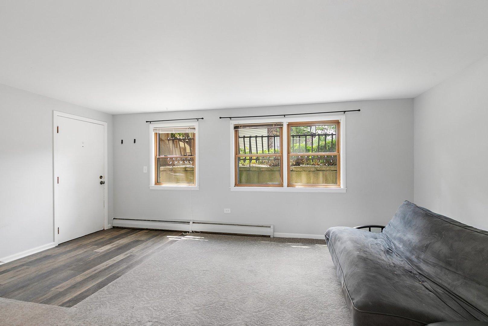 Village Quarter Rd, West Dundee, IL 60118