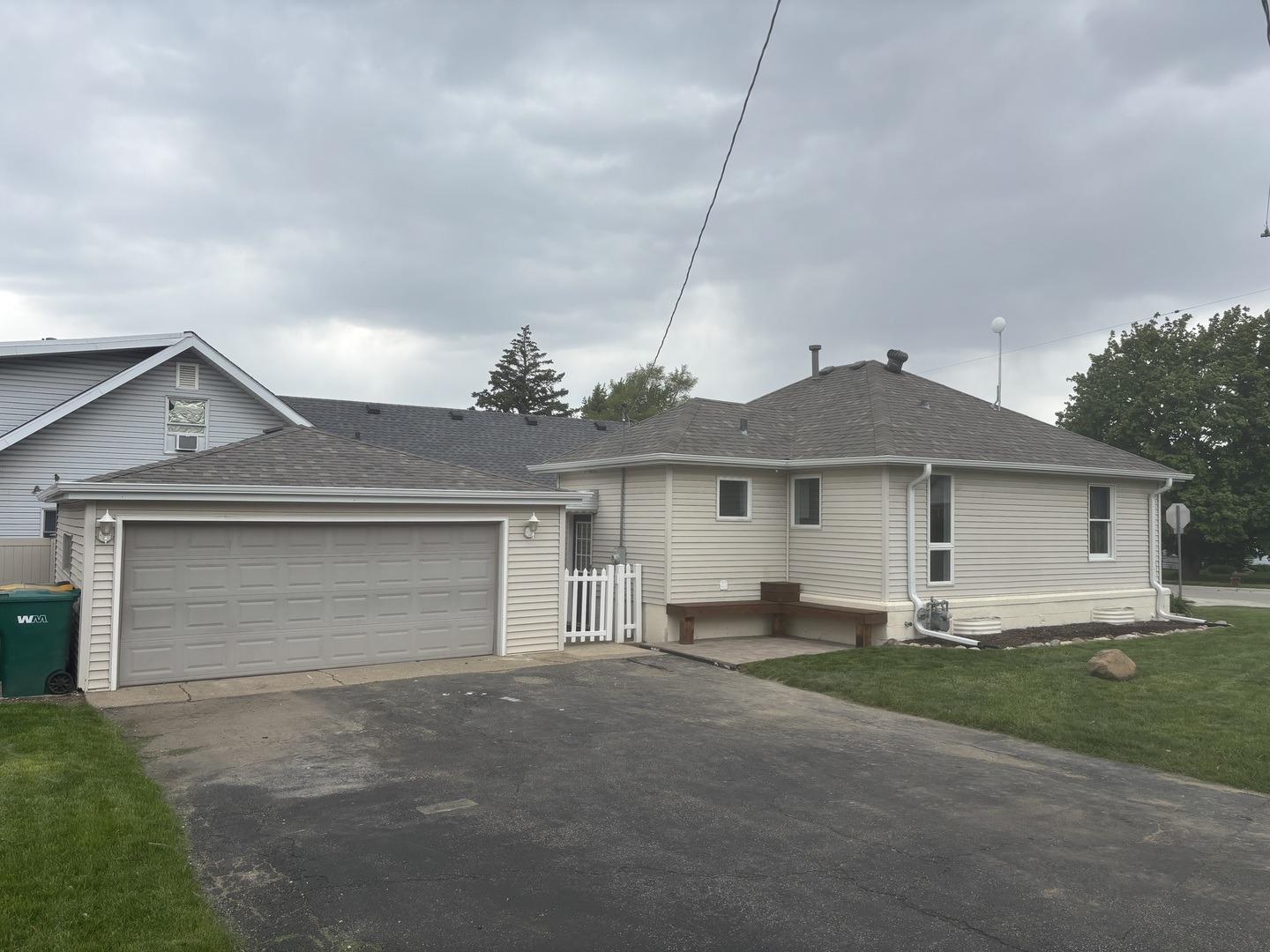 E 17th St, Lockport, IL 60441