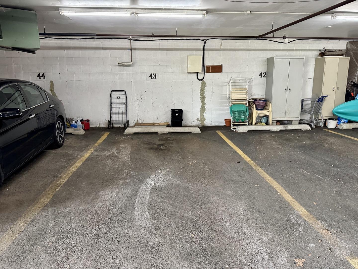 W Foster Ln, Niles, IL 60714