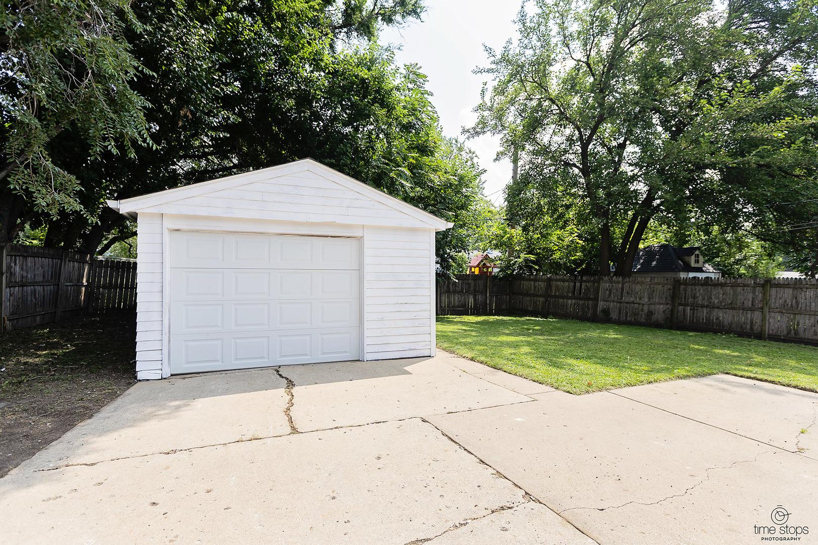 Kingston Dr, Romeoville, IL 60446