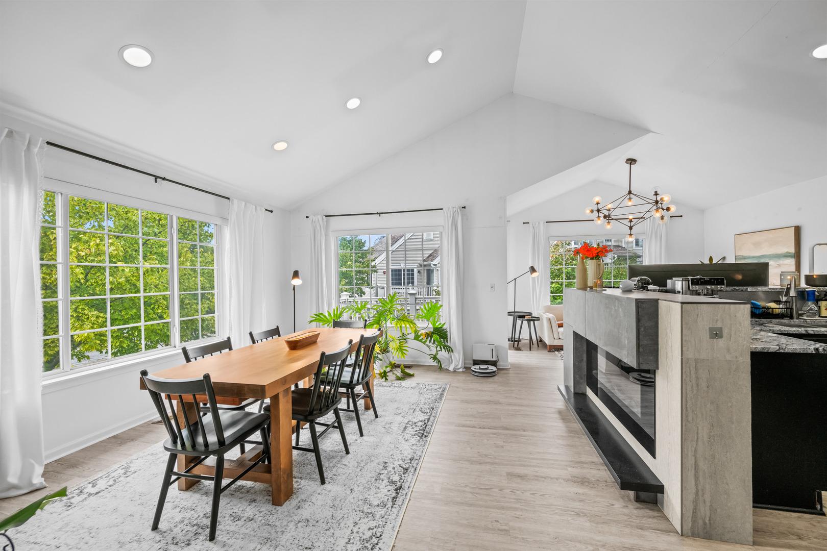 Cherbourg Ct, Wheeling, IL 60090