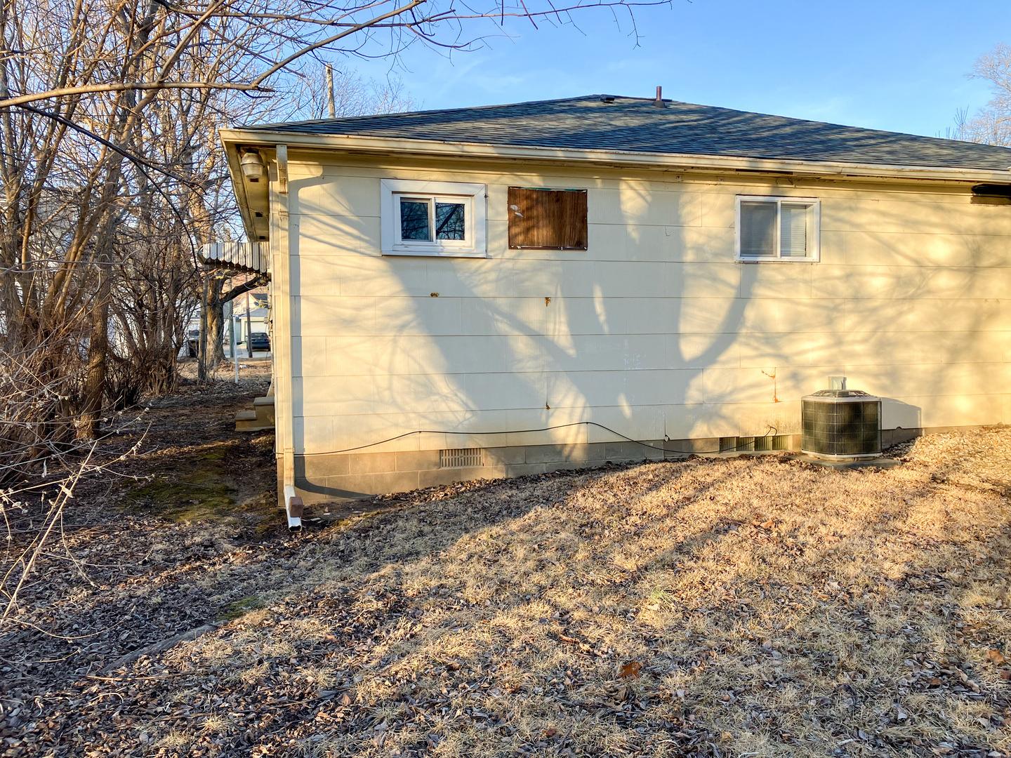 E Main St, Morrison, IL 61270