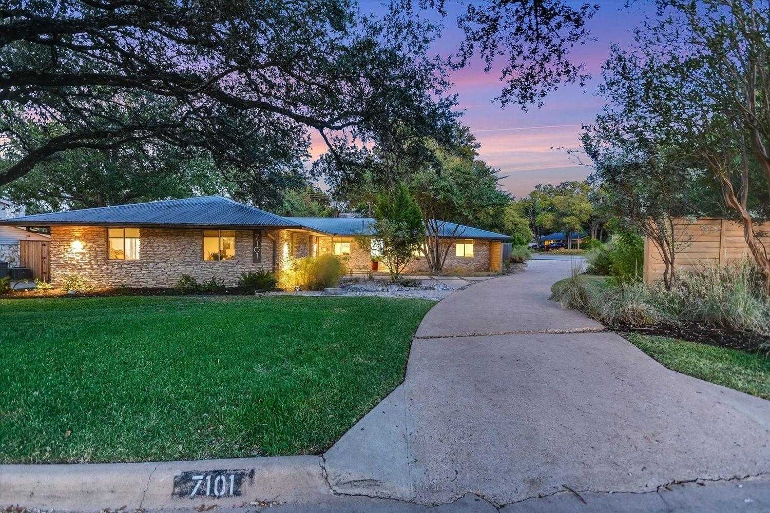 Sungate Dr, Austin, TX 78731