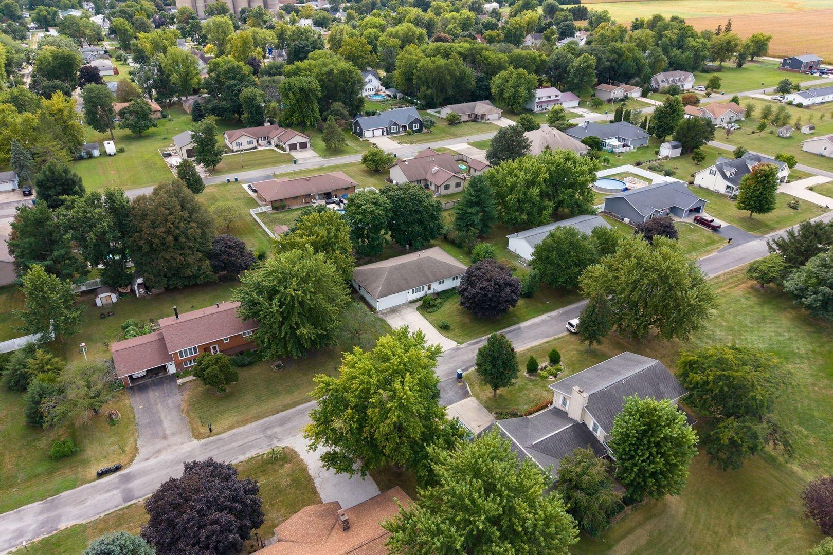 E Ririe Pl, Flanagan, IL 61740
