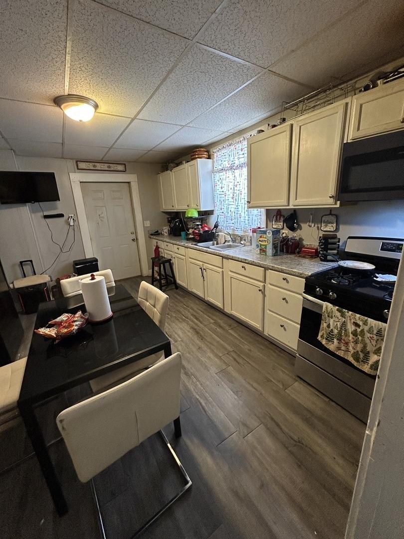 W 13th St, Davenport, IA 52804