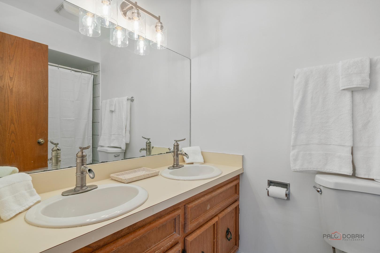 S Waukegan Rd, Lake Forest, IL 60045